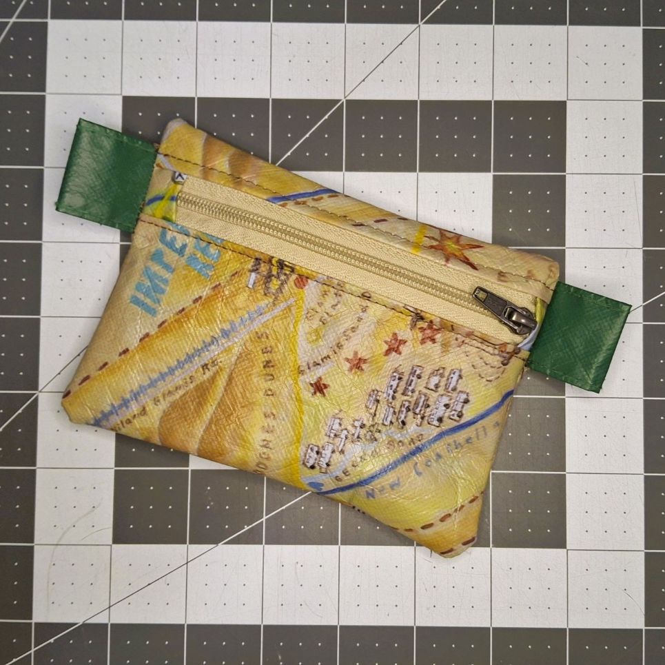 Click here for the Simple Zipper Pouch pattern and instructions.