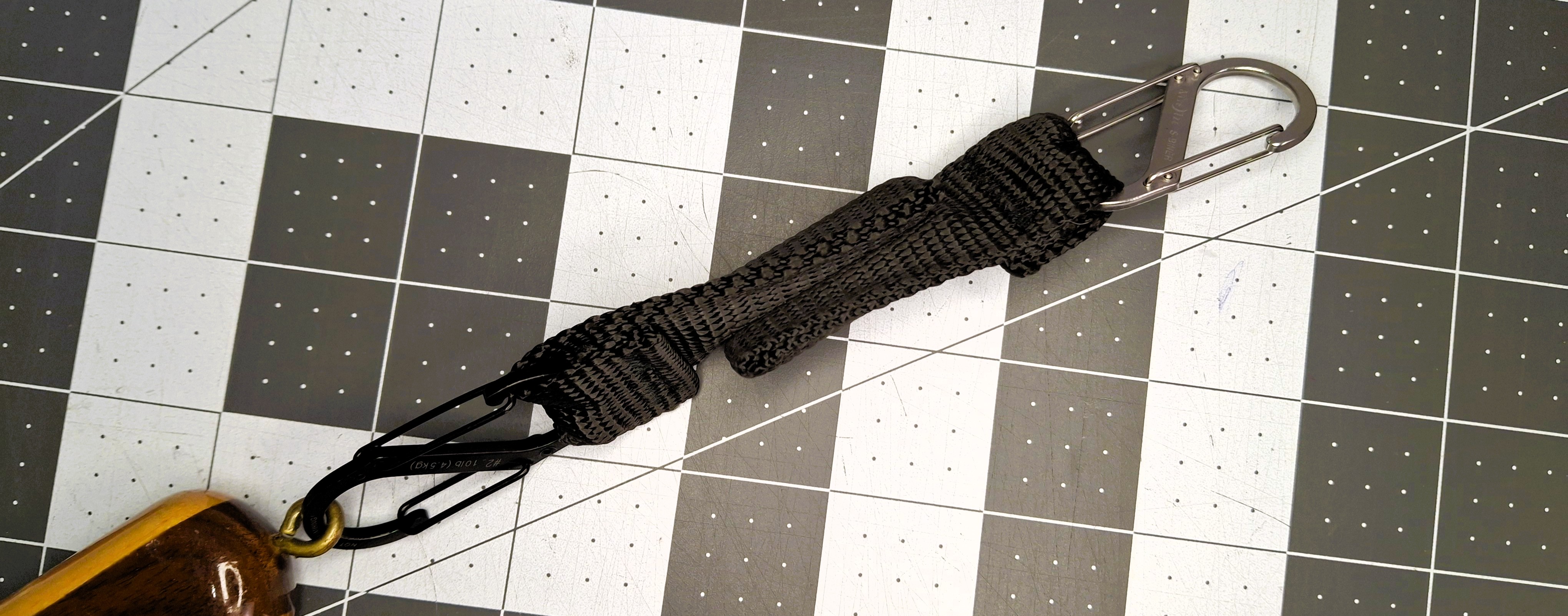 Up close picture of the DIY magnetic net release.